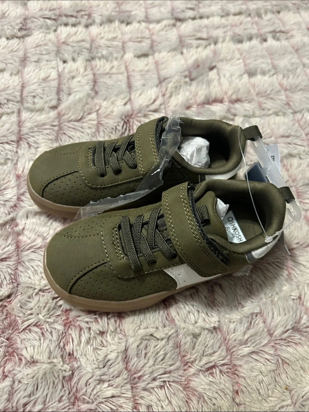 OSHKOSH B'GOSH Kids' Lyra-b Olive Green & White Athletic Sneakers size 9